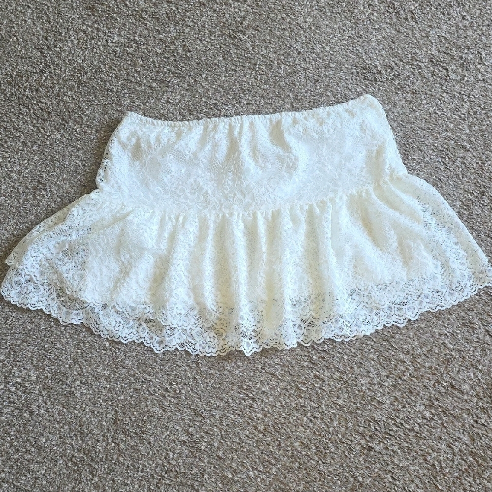 Elegant Lace Skirt in Cream